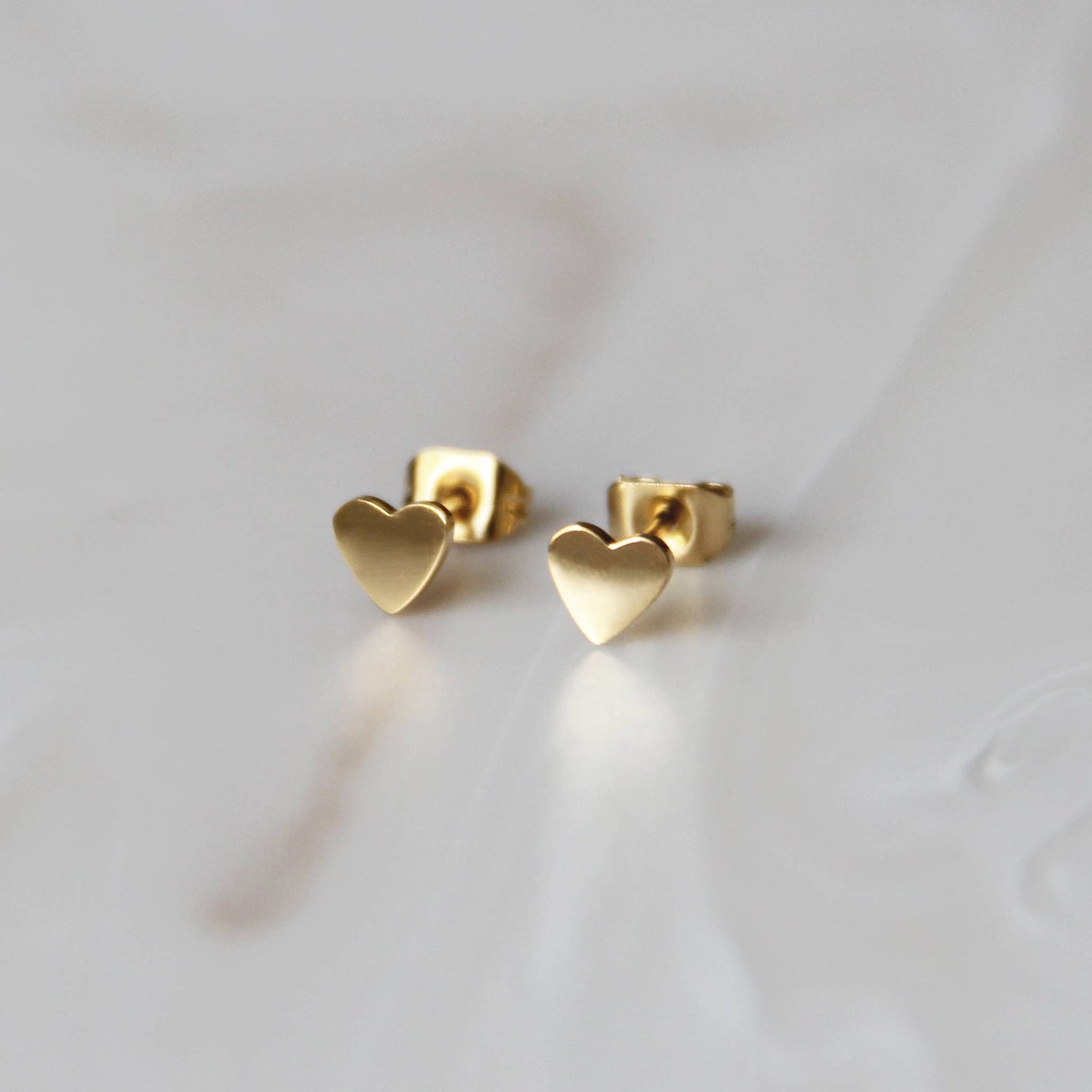 Heart Studs: Gold