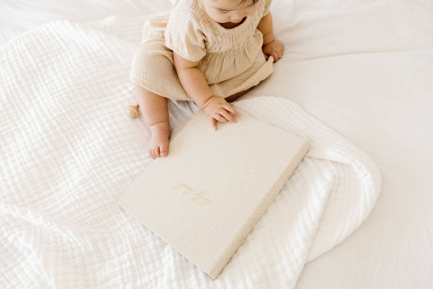 Baby Book - Memory book + keepsake box (Sand)
